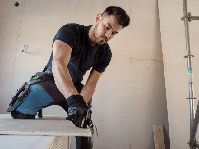 Reģipša plākšņu sagatavošana un montāžas darbi